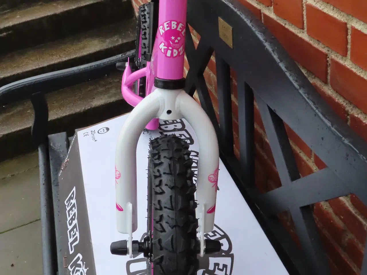 Billede 15 - Helt ny pink løbecykel 1-3 år. Hollandsk kvalitet