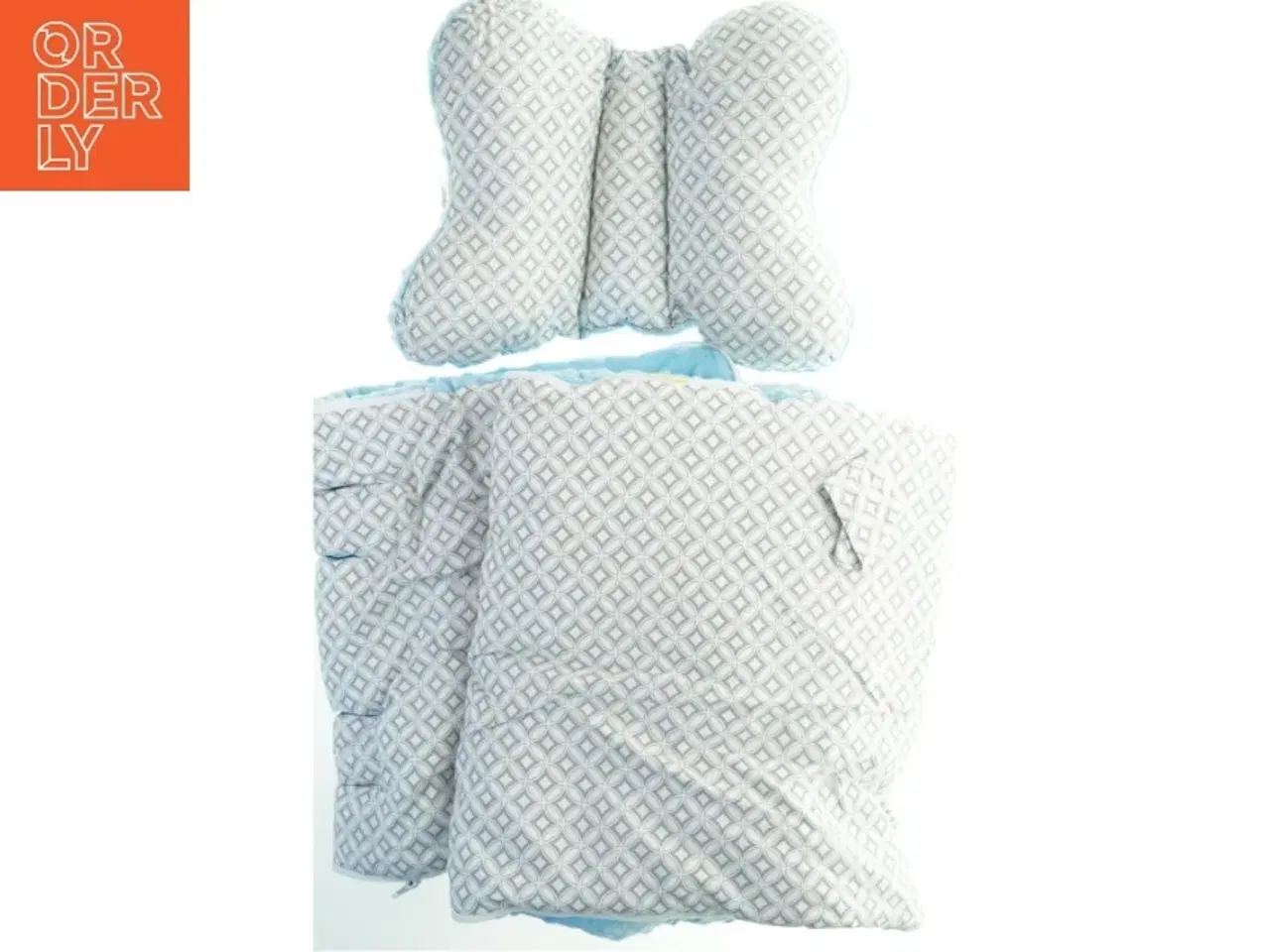 Billede 3 - Sæt med pude og tæppe fra Miminu (str. 43 x 33 cm. og. 88 x 44 cm. og. 77 x 43 cm)