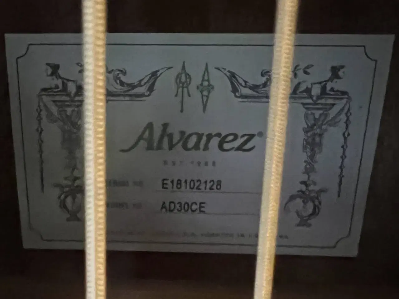 Billede 8 - Halvakustisk guitar Alvarez AD30CE med tilbehør