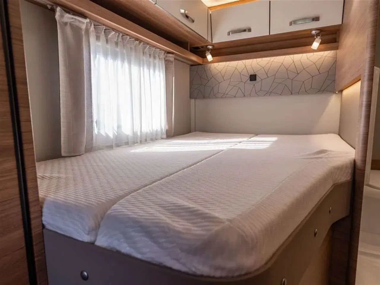 Billede 6 - 2021 - Weinsberg CaraCompact 600 MF "Pepper Edition"   Kompakt autocamper med Automatgear