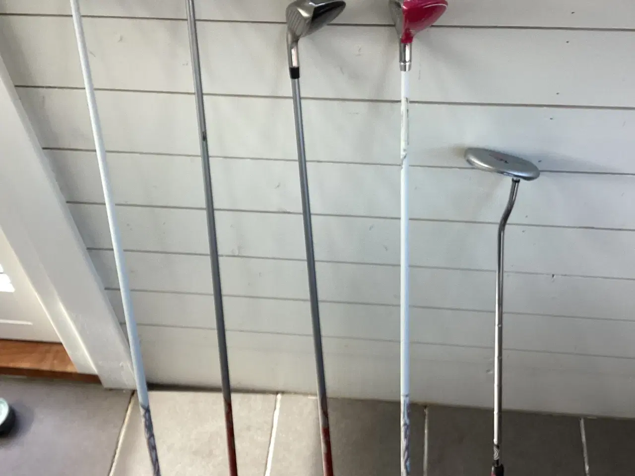 Billede 2 - Dame-Golfudstyr- Driver, 3 Køller, 9 Jern, Putter