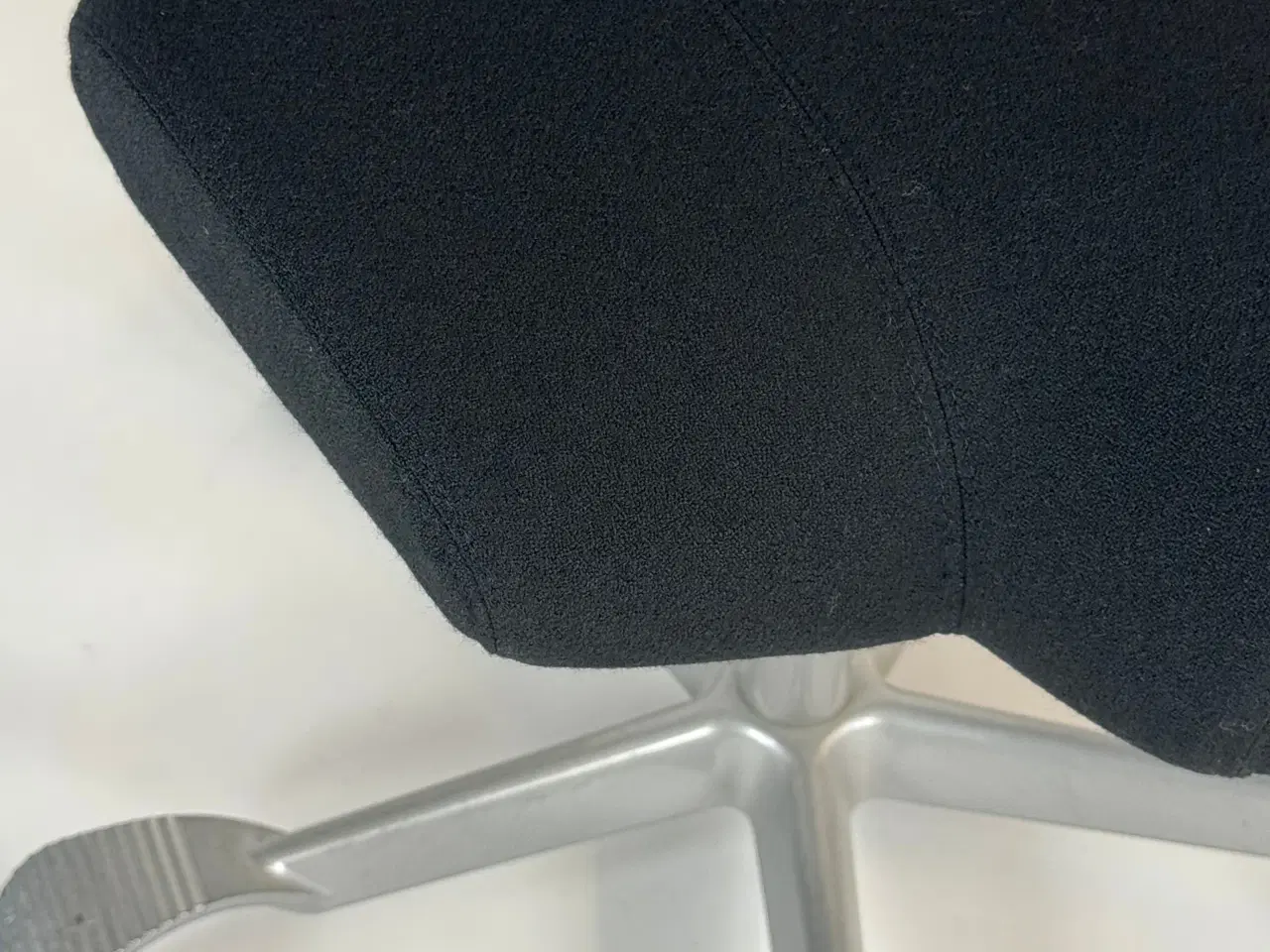 Billede 8 - HÅG Capisco 8106 - 265 mm gaslift - Nypolstret i Sort