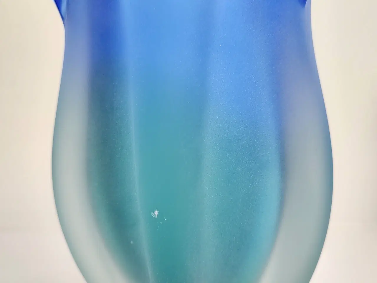 Billede 3 - Smuk blå/grøn vase i meget kraftigt glas.