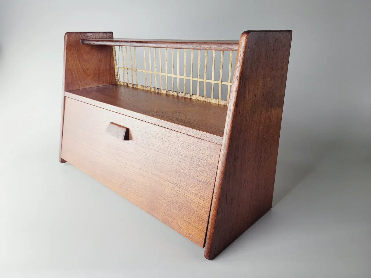 Billede 4 - Fed retro hylde entremøbel i teak med med låge