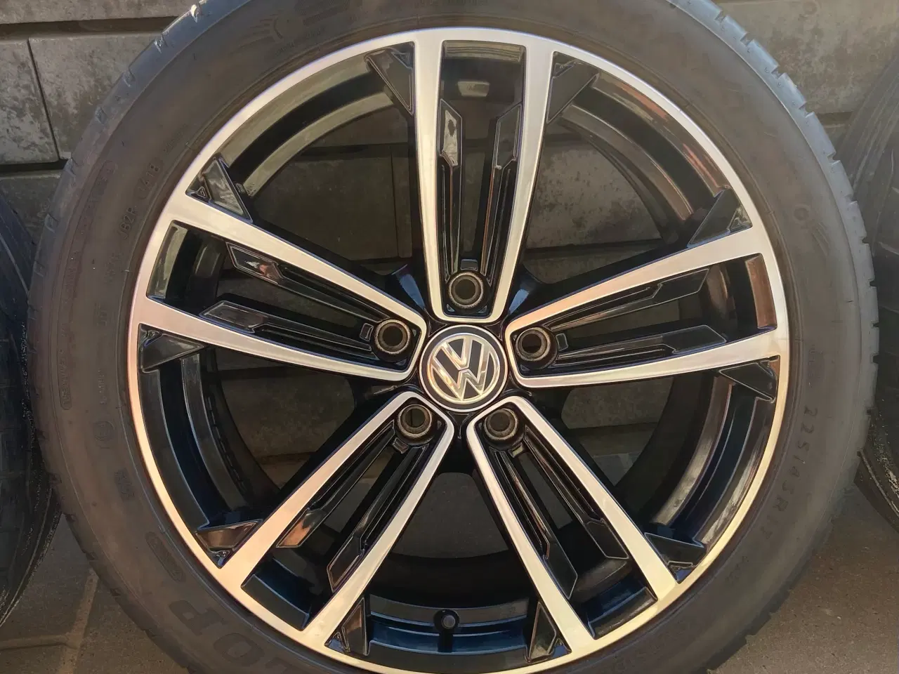 Billede 3 - Originale 17” VW fælge med gode dæk!
