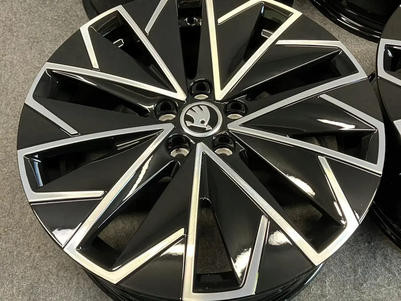 Billede 5 - ALUFÆLGE SKODA SCALA 658 17"