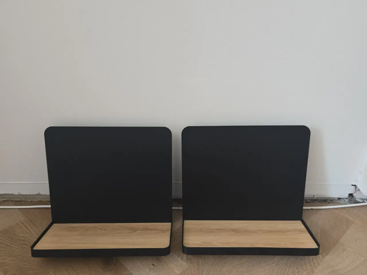 Billede 1 - 2x væghængt sengeborde 