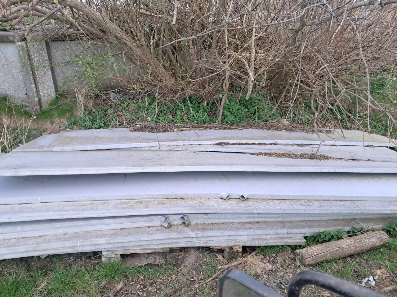 Billede 1 - Grise skillevægge 