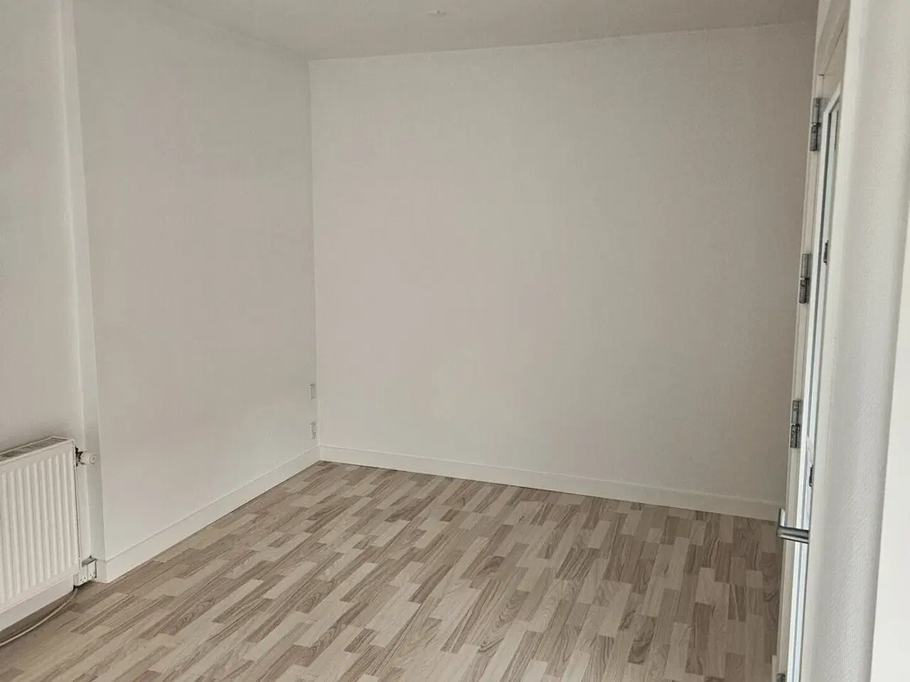 Billede 5 - Nyrenoveret og centralt beliggende lokale til butik/kontor/showroom/evt. take-away mv.