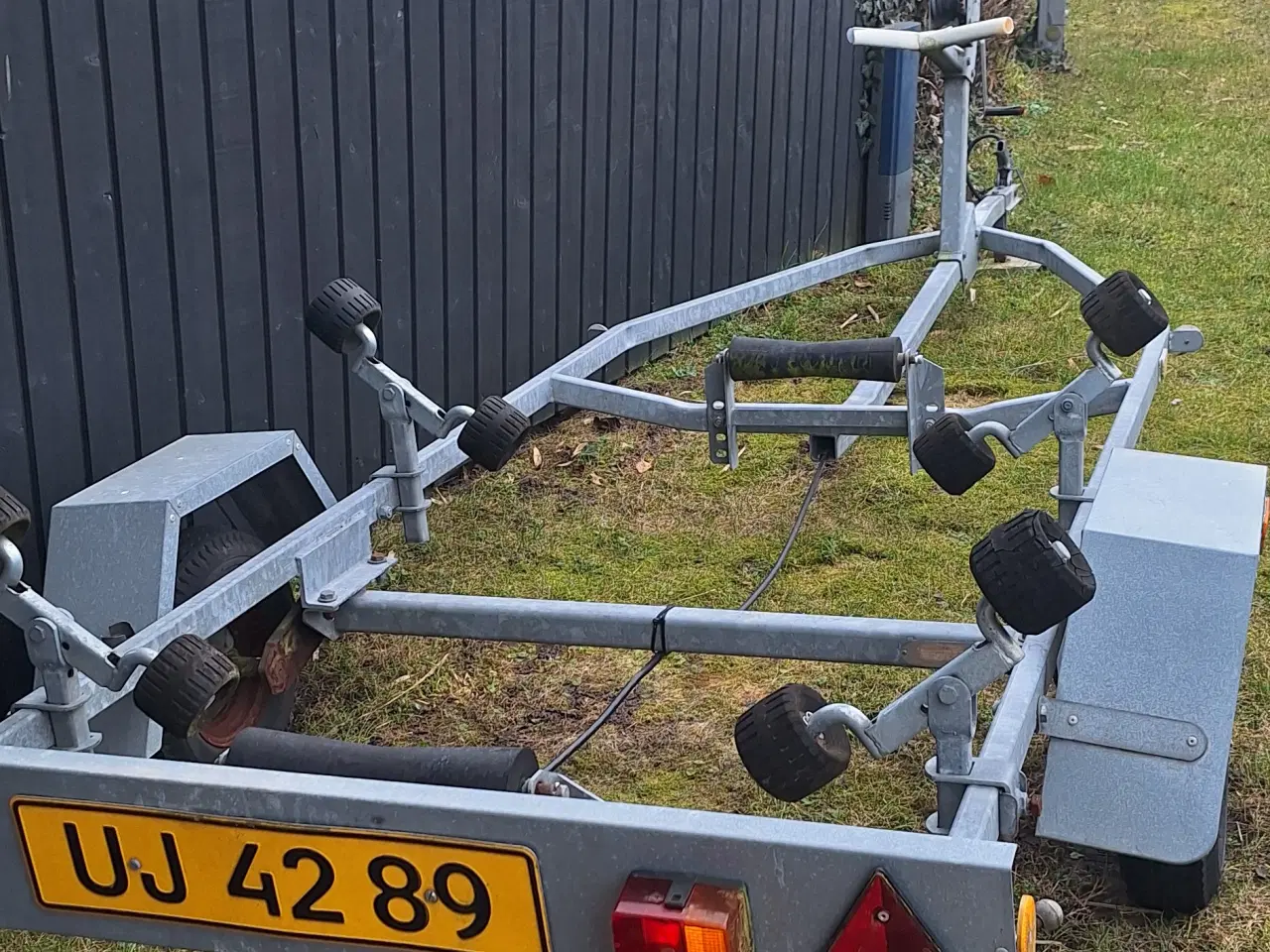 Billede 6 - sjov og hyggelig strandjolle, med trailer