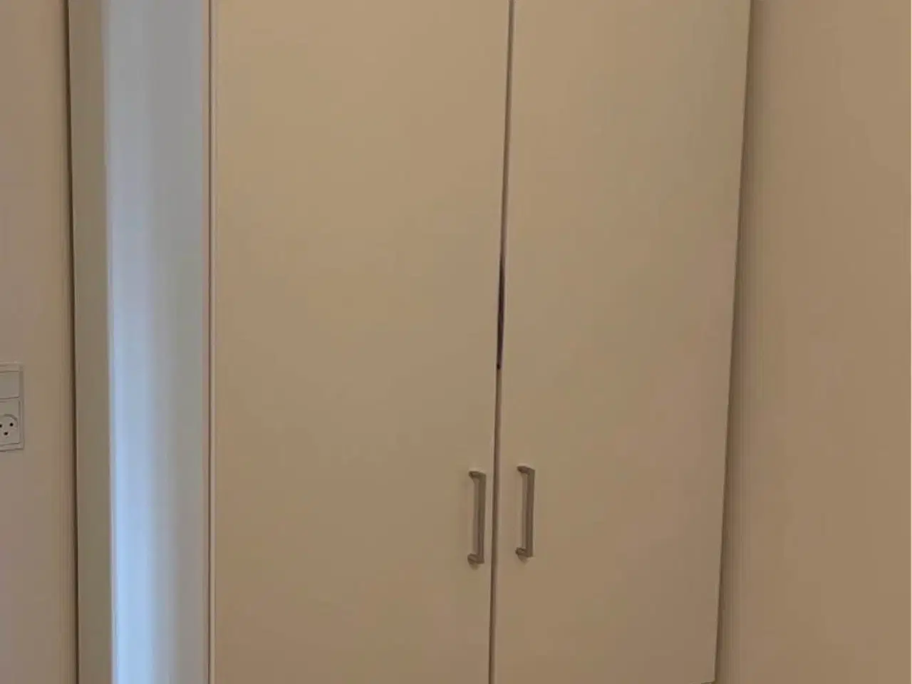 Billede 1 - Garderobeskab fra Jysk inkl. overskab 