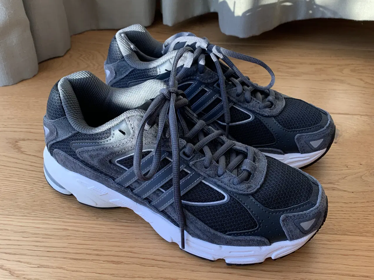 Billede 1 - Adidas sneakers str. 38