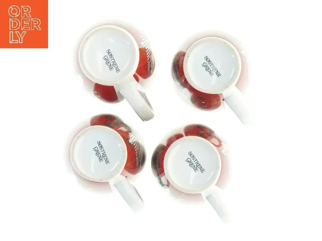 Billede 7 - Røde og hvide krus med jule dekoration fra Søstrene Grene (str. H. 9,5 cm. ø. 8,5 cm)