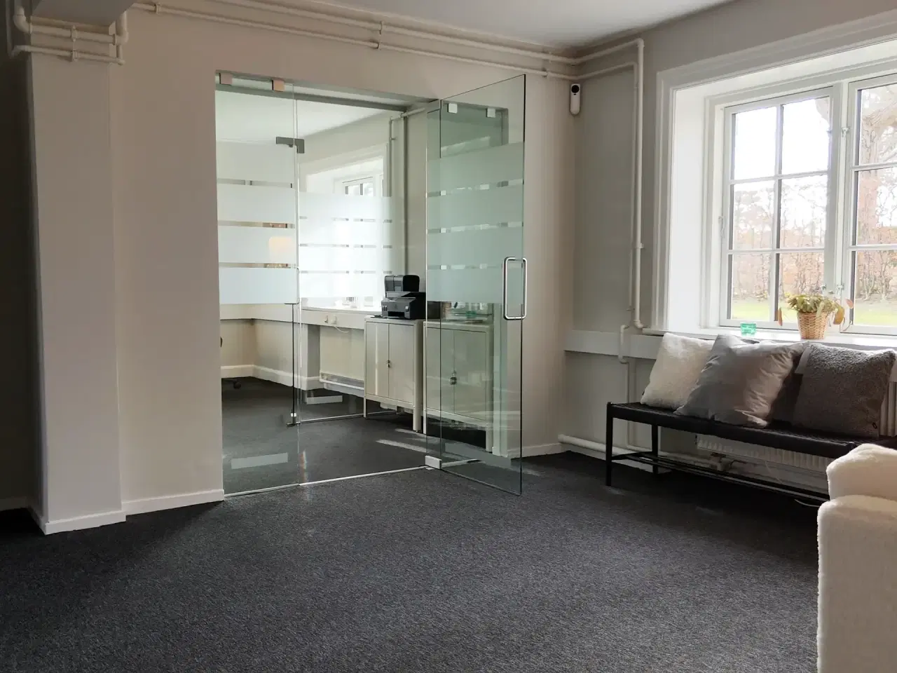 Billede 5 - Eksklusivt møbleret kontor i nyistandsatte. historiske lokaler