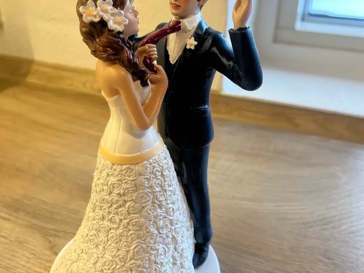 Billede 3 - Topfigur til fx bryllupskage