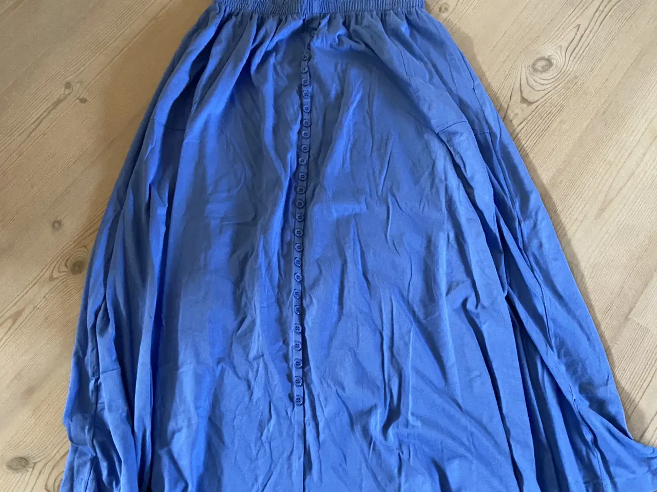 Billede 1 - Sæt med bluse og nederdel