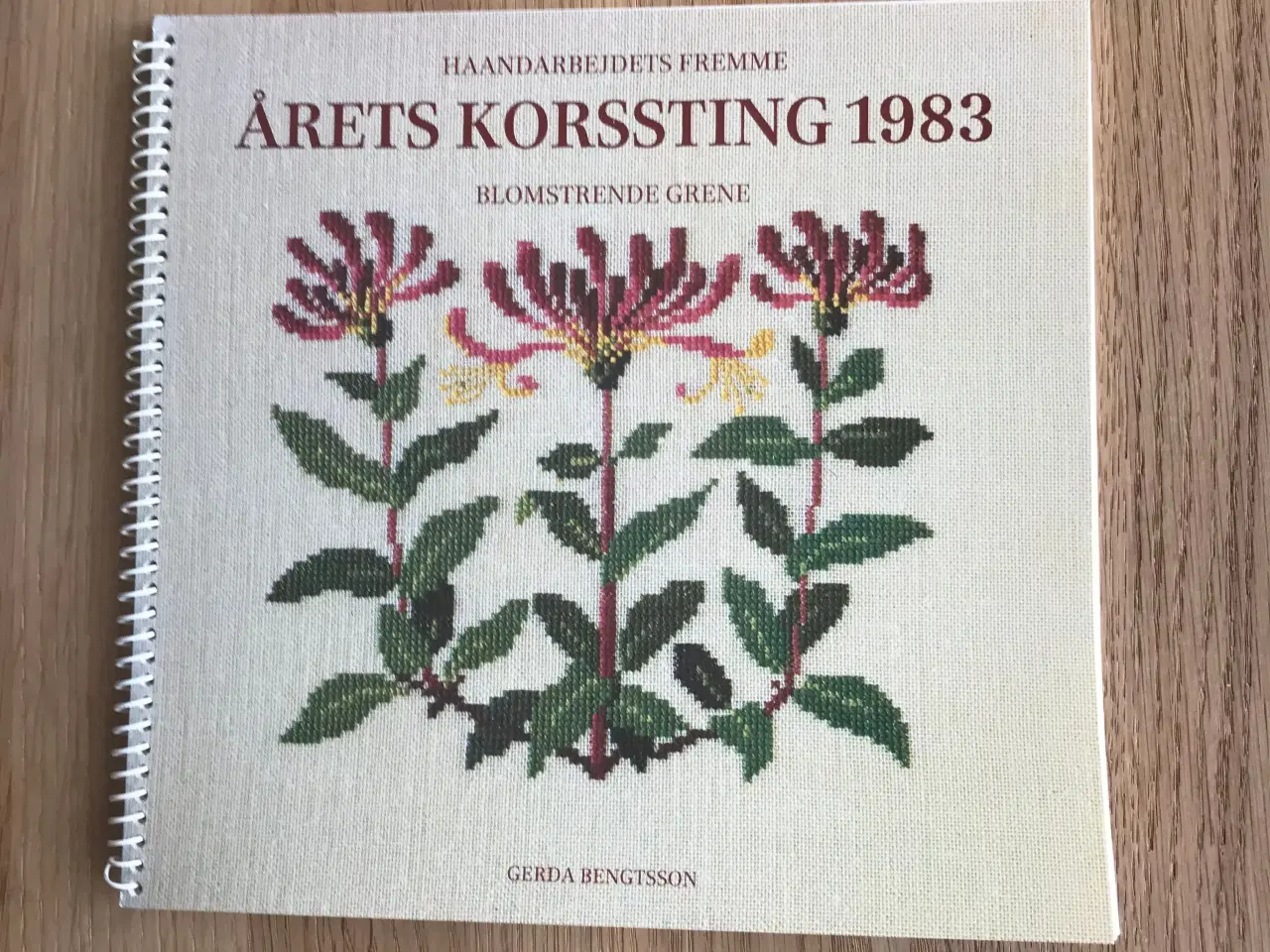 Billede 1 - Årets Korssting 1983 - Haandarbejdets Fremme