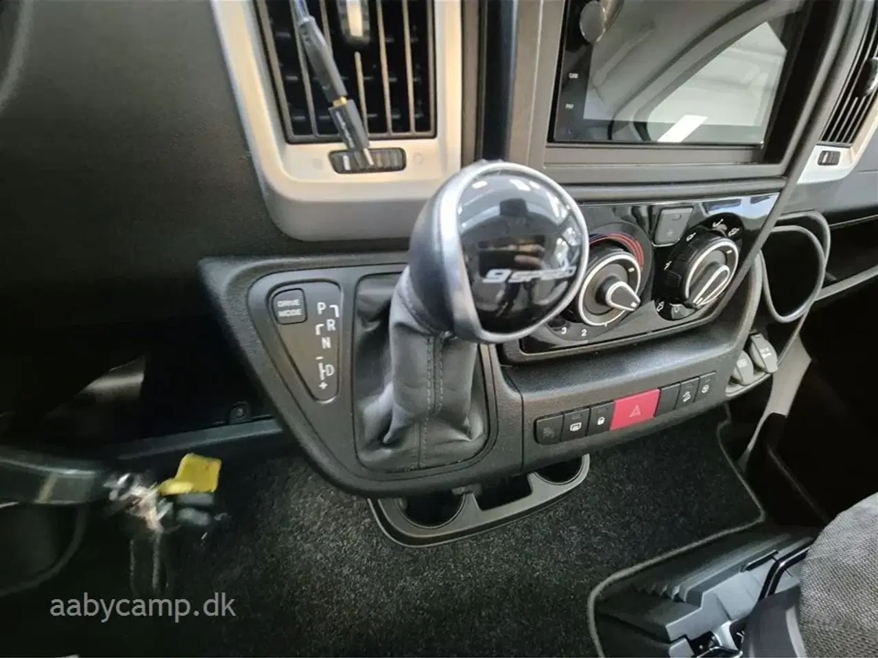 Billede 7 - 2021 - Benimar Sport 323 NK   Den Perfekte Familie camper. NK pakke. automatgear. solceller. 2x lithium batteri. 2000w inverter. Bemærk kun 20,000 Km !!!!