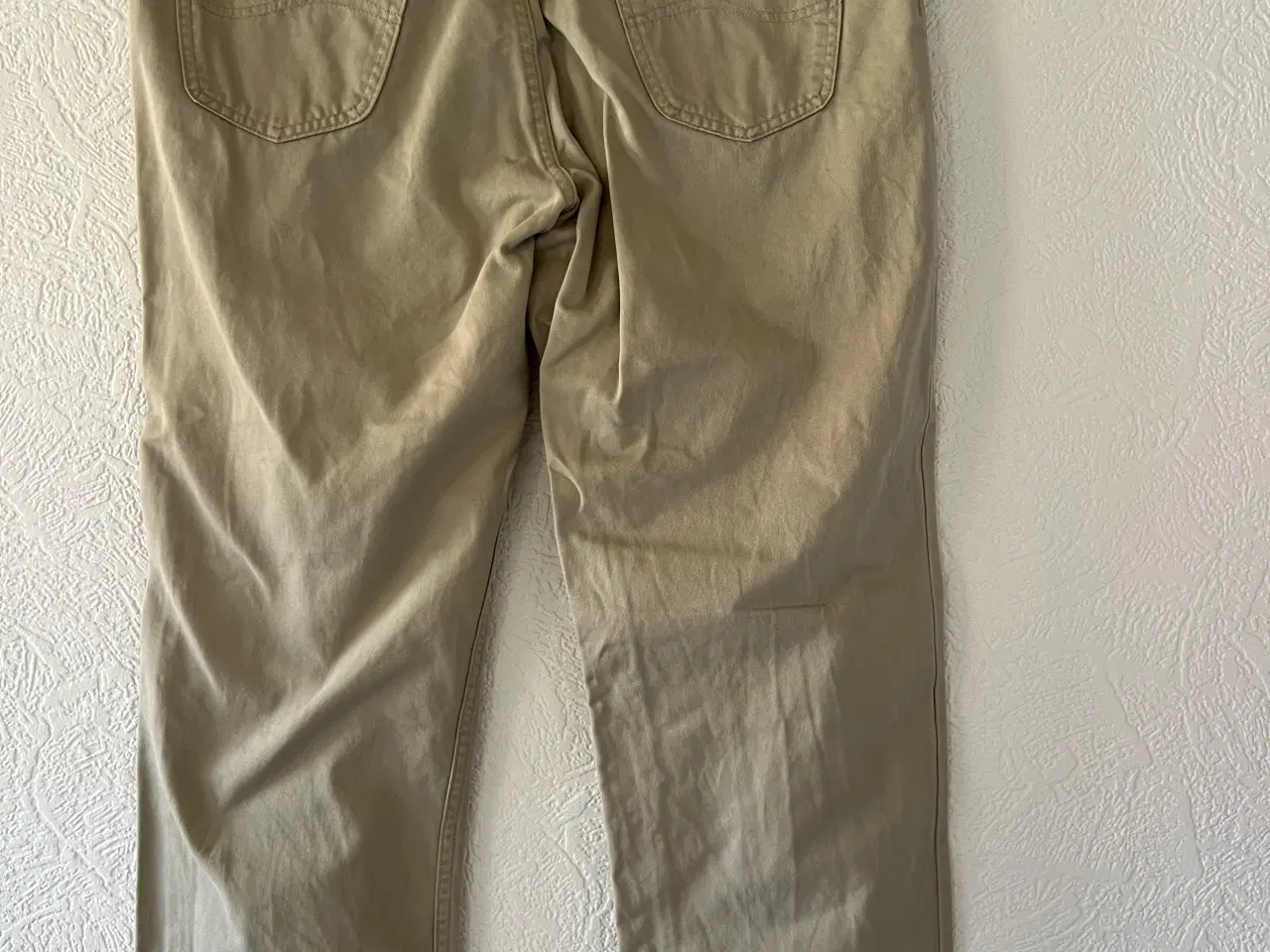 Billede 6 - Sandfarvet Jeans fra Lee. (Størrelse: W40/L32)