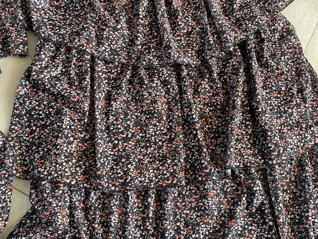 Billede 3 - Flot kjole og nederdel str 14