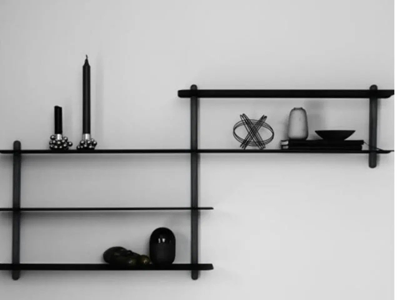 Billede 1 - Reol i sort ask og stål hylder