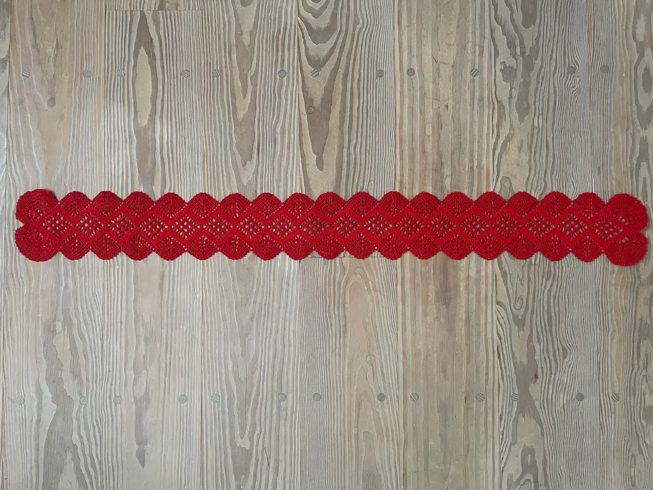 Billede 1 - Kniplet Bordløber/festremse ubrugt