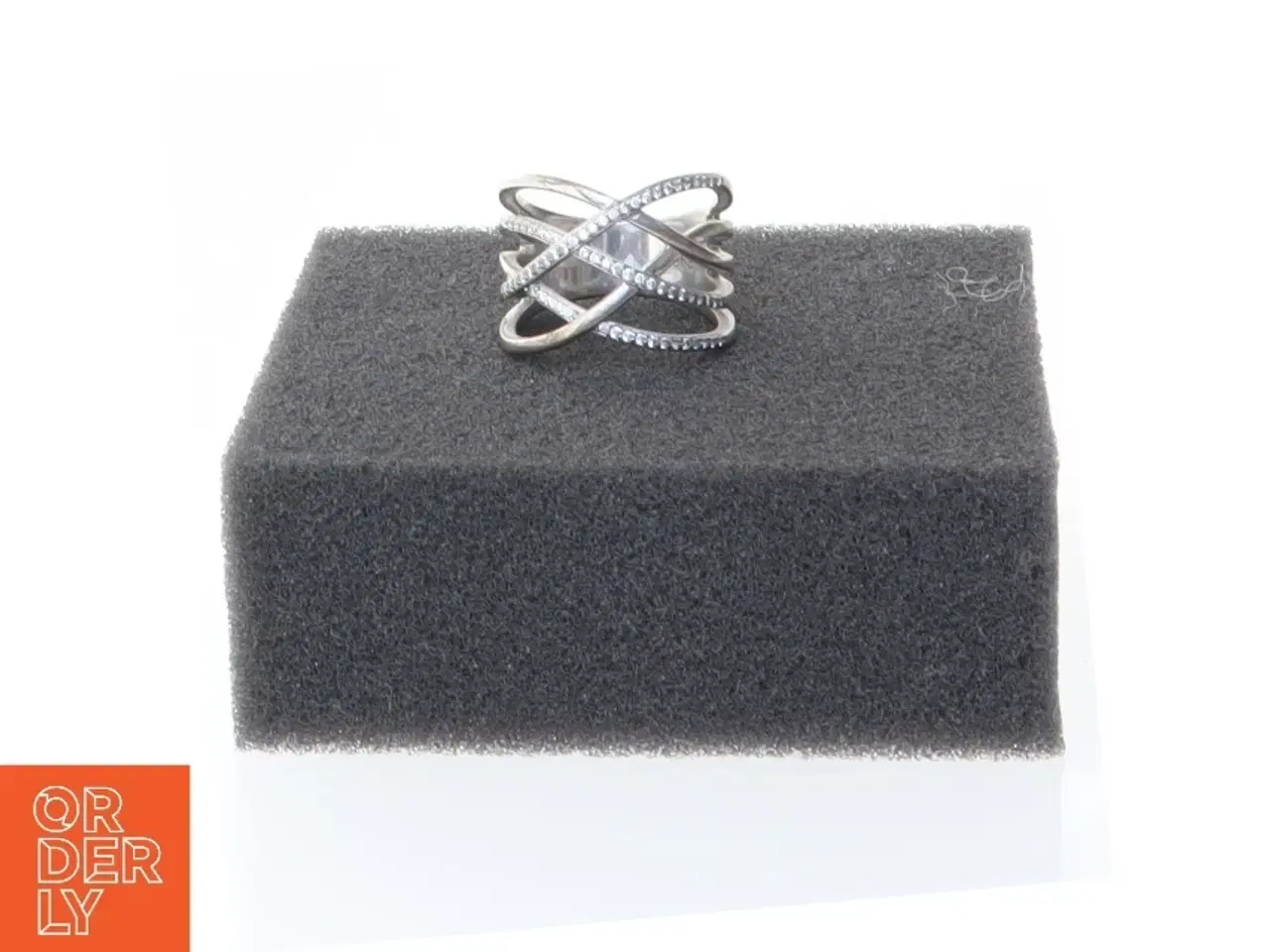 Billede 1 - Sølvfarvet ring (str. 1,8 cm)