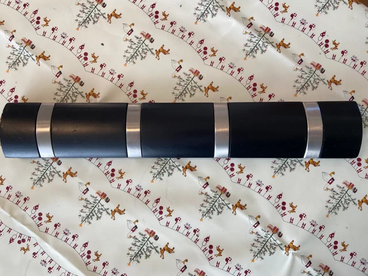 Billede 2 - Knagerække i sort med børstet stål