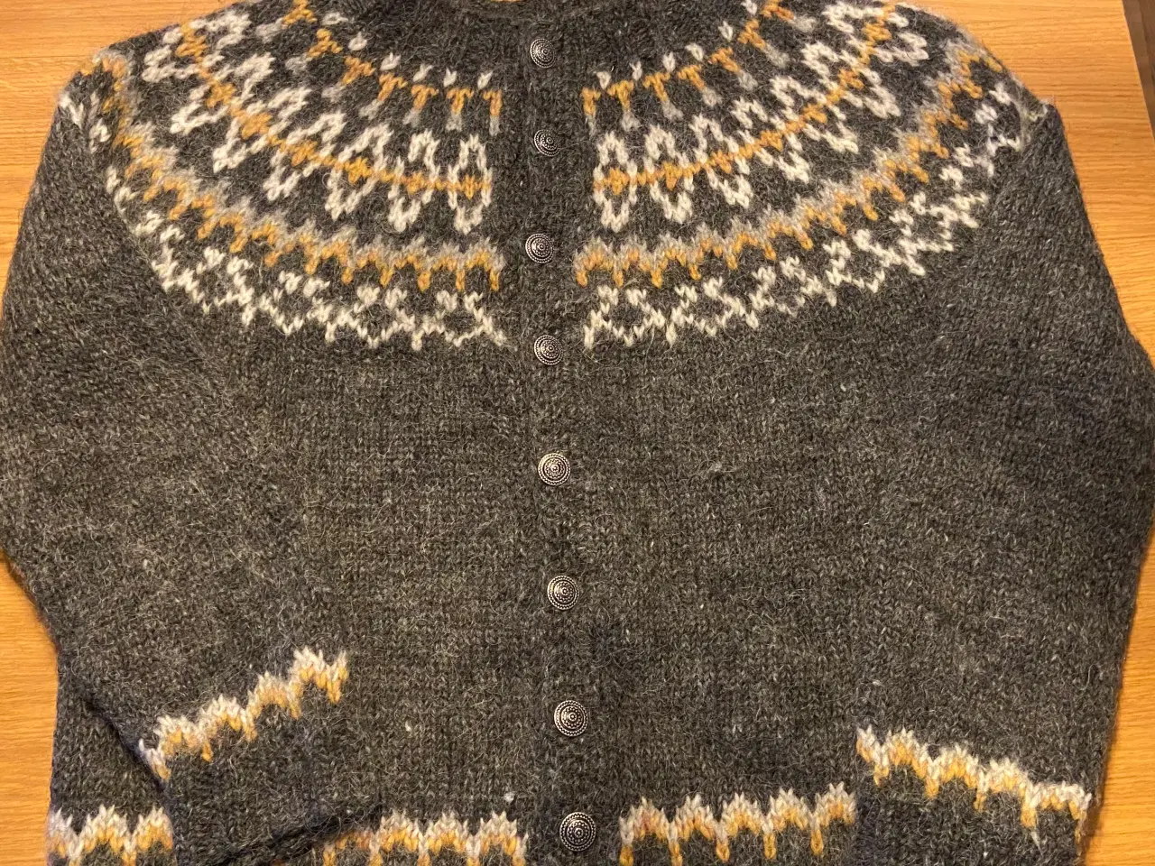 Billede 3 - Smuk og varm islandsk herresweater sælges!