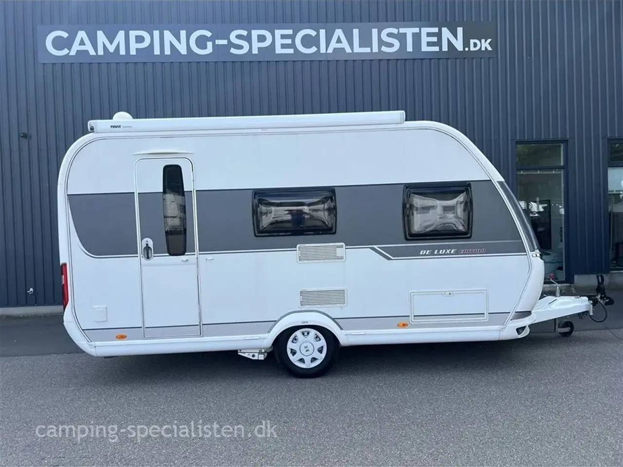 Billede 1 - 2015 - Hobby De Luxe Edition 440 SF   2015 Hobby 440 SF De Luxe Edition med markise fra 2020 - se den nu hos Camping-Specialisten.dk Aahus.