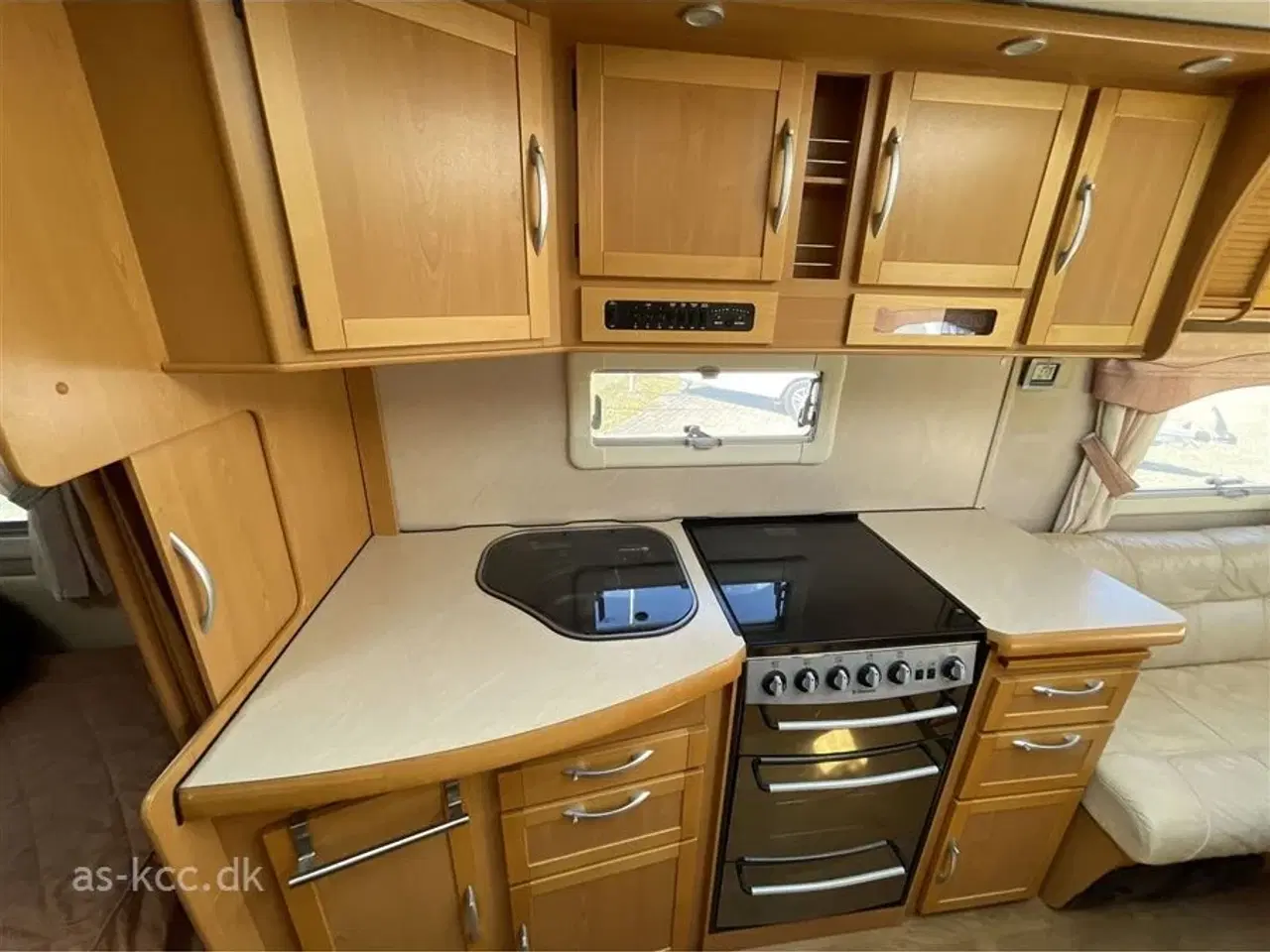 Billede 8 - 2008 - Kabe Royal 560 XL KS   Kabe Royal 560 XL KS 4 sovepladser, 6 siddepladser, Mover, Solceller, Vintertelt, Isabella Sun Shine 2,5 solsejl. SÆLGES FOR KUNDE