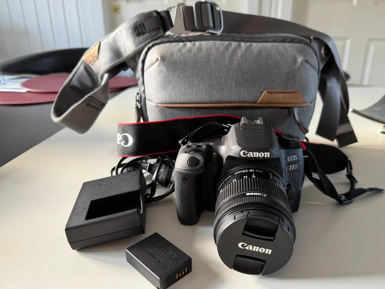 Billede 1 - Canon EOS 77 D. Med EFS 18-55 mm. 1:4-5,6 is STM