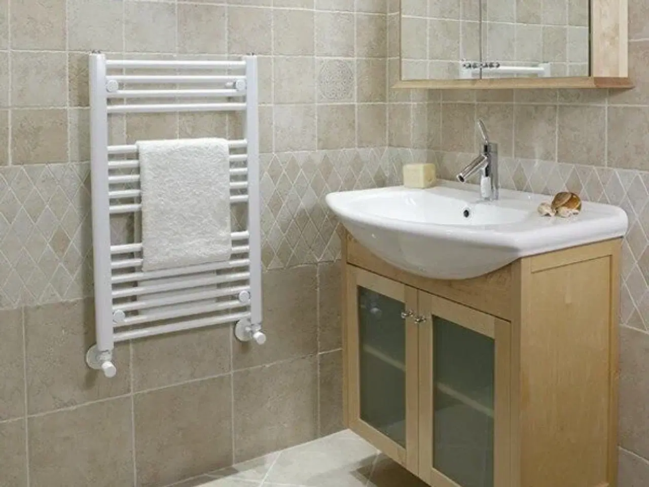 Billede 1 - Hvidt håndklædetørrer 650x400mm STRØMBERG