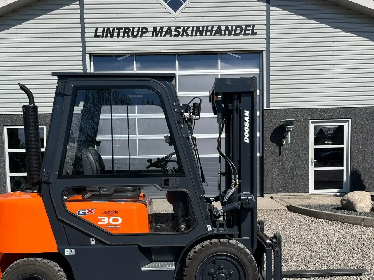 Billede 16 - Doosan D30 G med kabine og KUN 57 TIMER FRA NY, MED TIME GARENTI