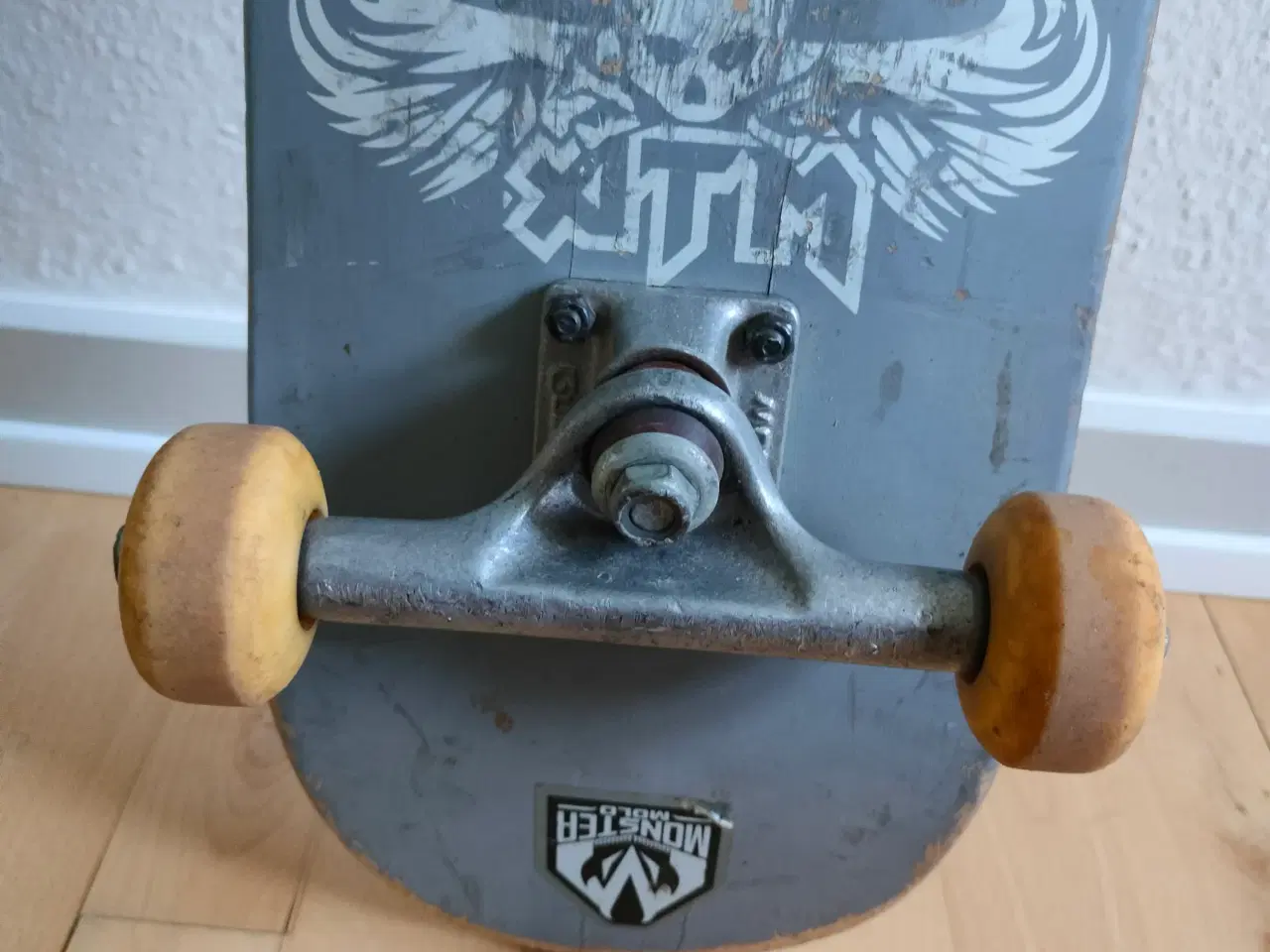 Billede 3 - ATM skateboard med Shadow Gullwing trucks 