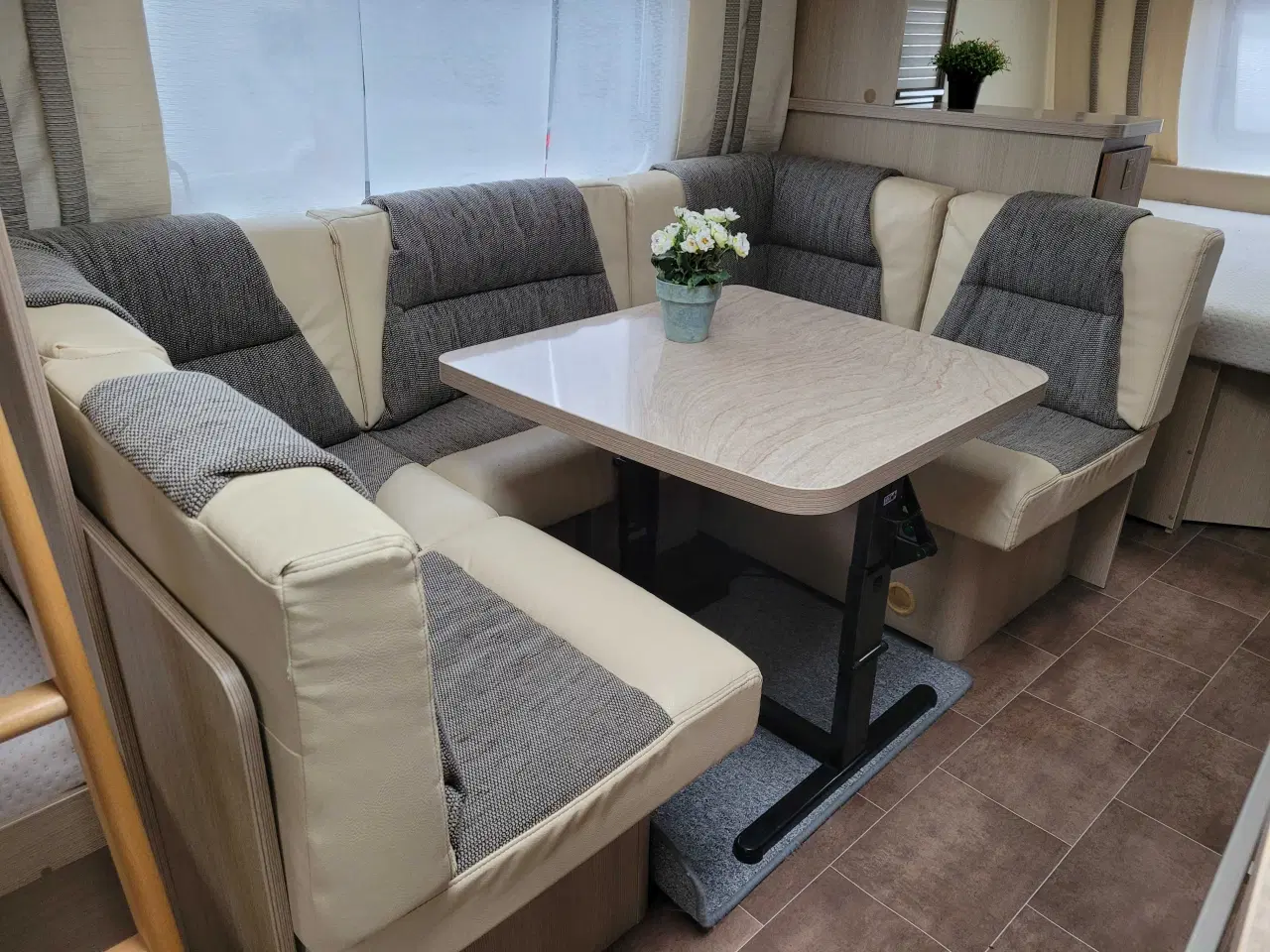 Billede 2 - 2013 Burstner 560 køjevogn..plads og godt design