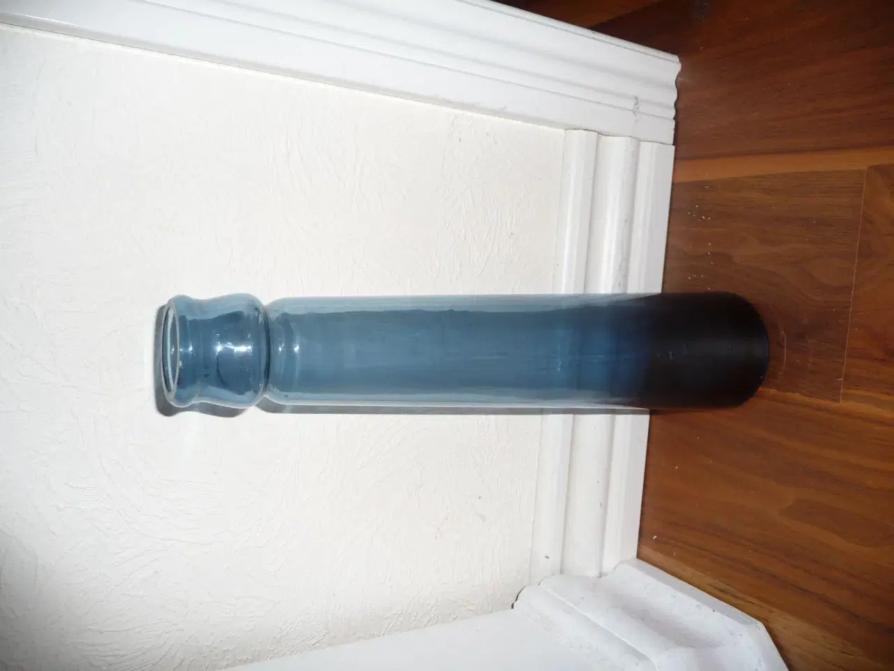Billede 2 - blå glas vase, fra Maria Kariis design