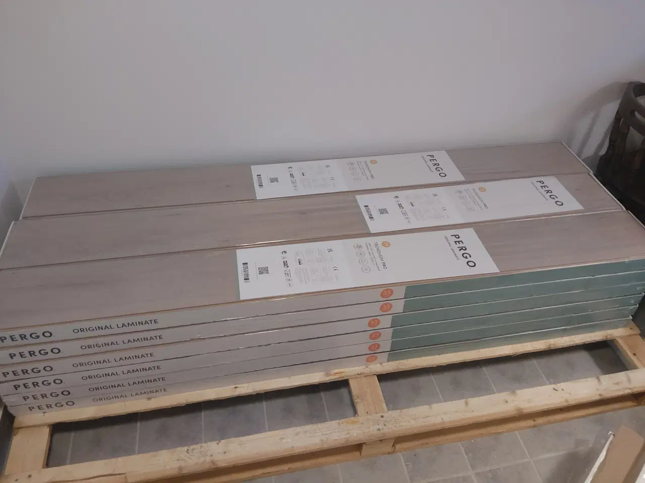 Billede 3 - 46,71 M2 Pergo Laminatgulv