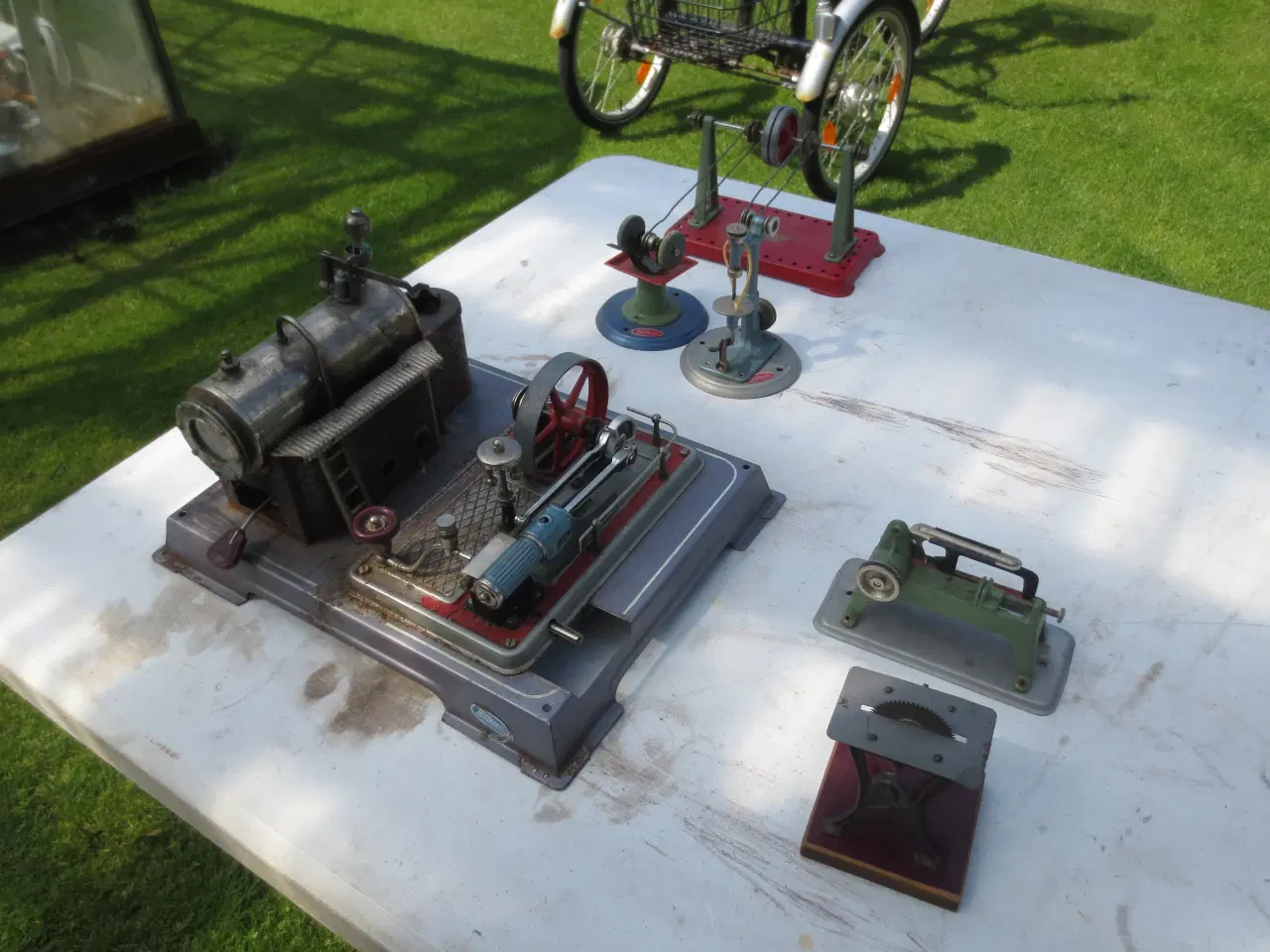 Billede 1 - 1 stk Wilesco Dampmaskine med 4 redskaber 