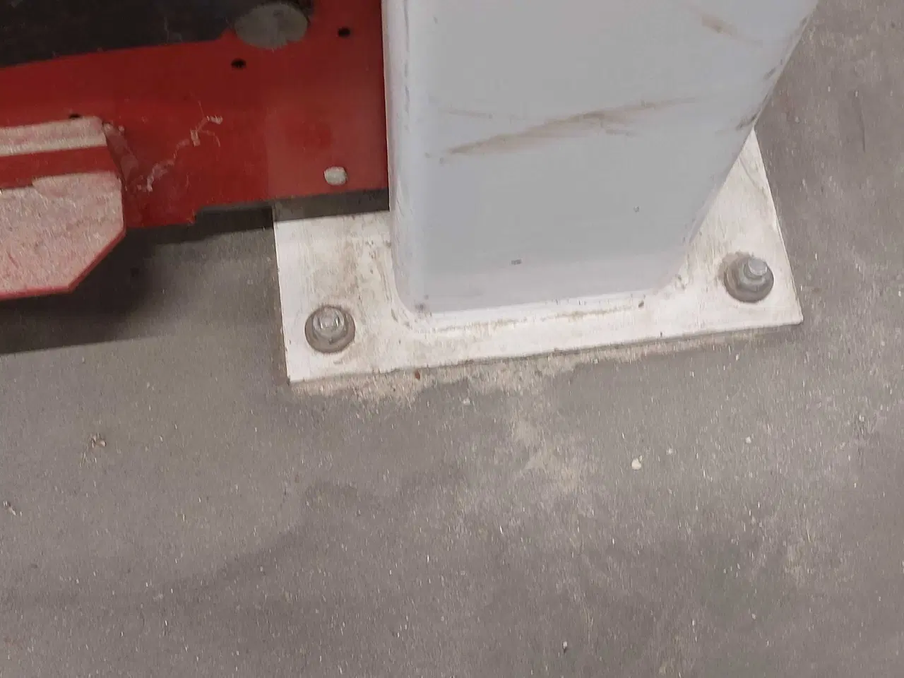 Billede 5 - Stenhøj 4-søjlet kørebane lift.
