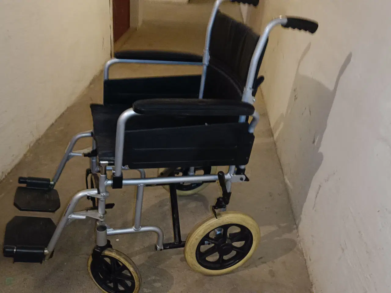 Billede 3 - Kørestol i aluminium