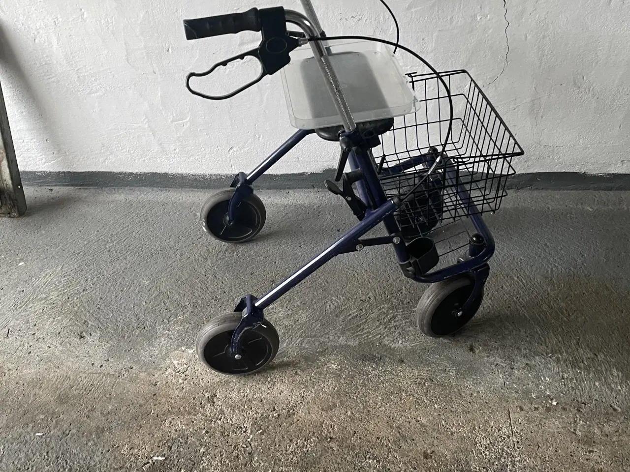 Billede 1 - Rollator med sæde