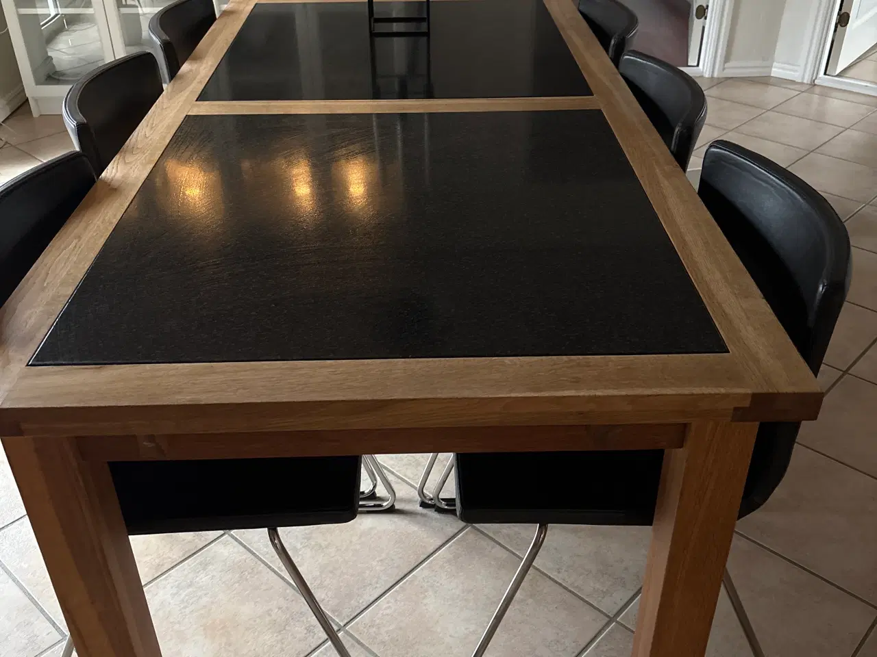 Billede 2 - Egetræs spisebord med granitplader