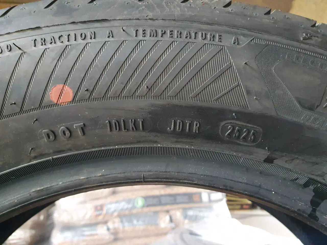 Billede 2 - Goodyear 215/60-17" sommerdæk 