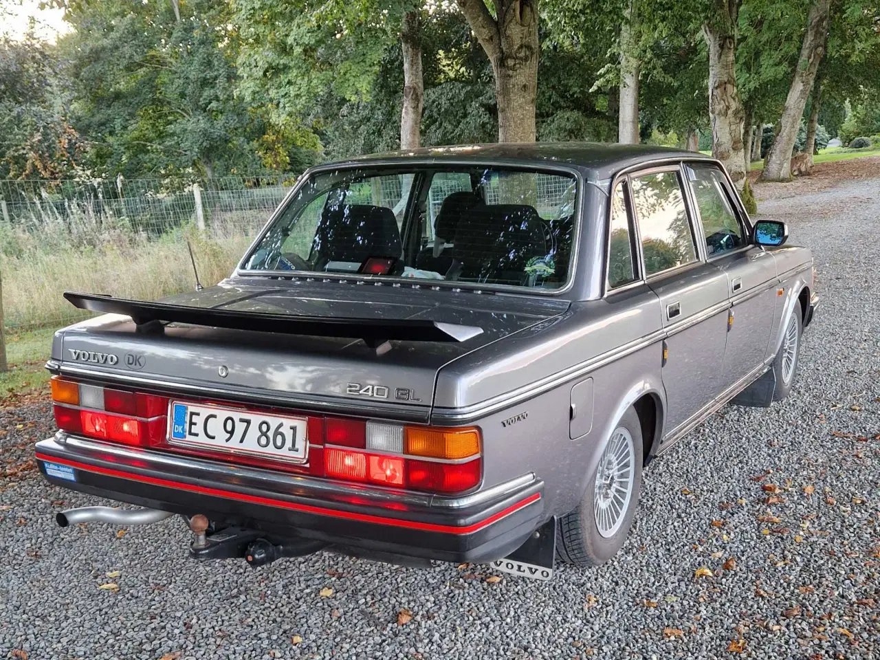 Billede 5 - Volvo 240 GL - topudstyret 