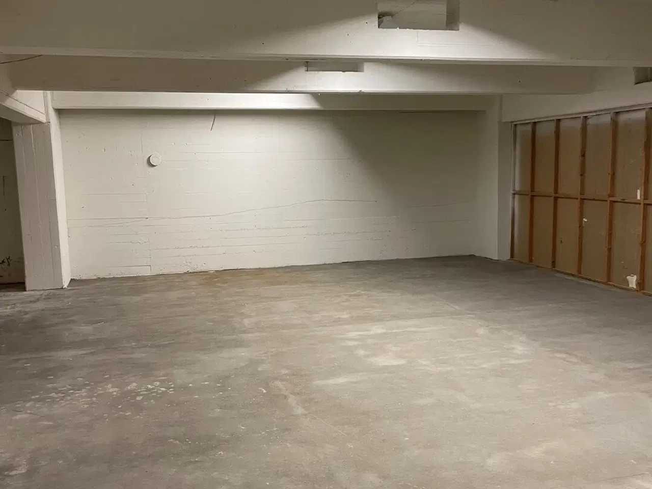 Billede 5 - Kælderrum med vareelevator til kælderen