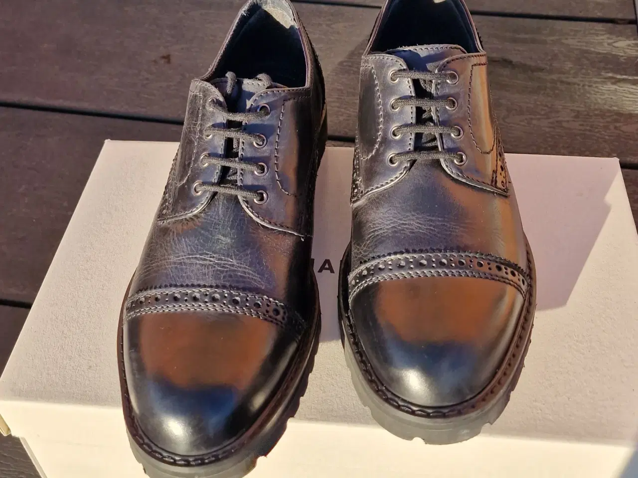 Billede 4 - Sorte sko til fest eller hverdag.