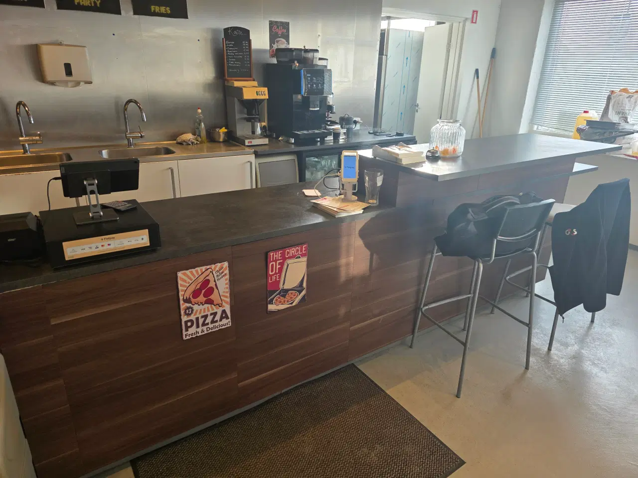 Billede 2 - Disk med skabe mm 