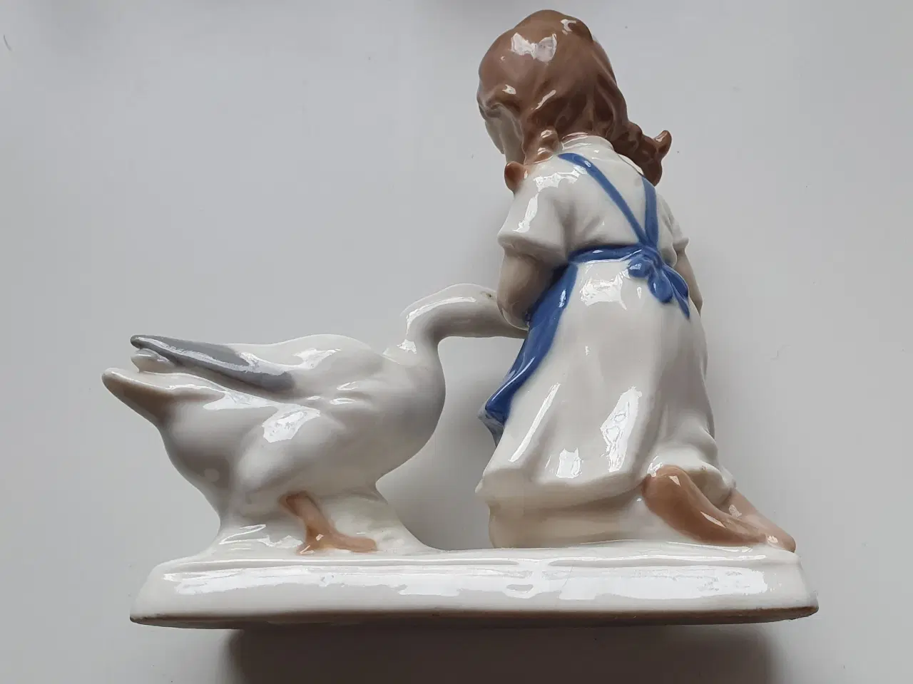 Billede 2 - Porcelænsfigur - Pige med gås
