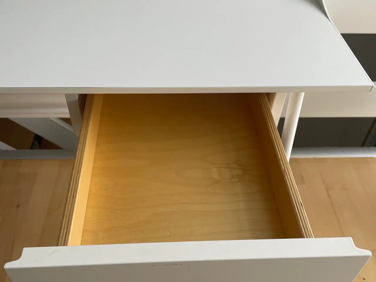 Billede 4 - Designer arbejdsbord i hvid